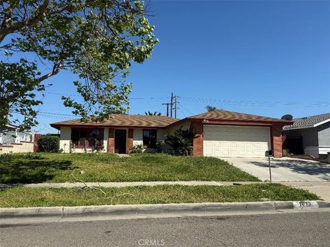 Photo of 1013 S Shawnee Drive, Santa Ana, CA 92704 (MLS # PW26060113)