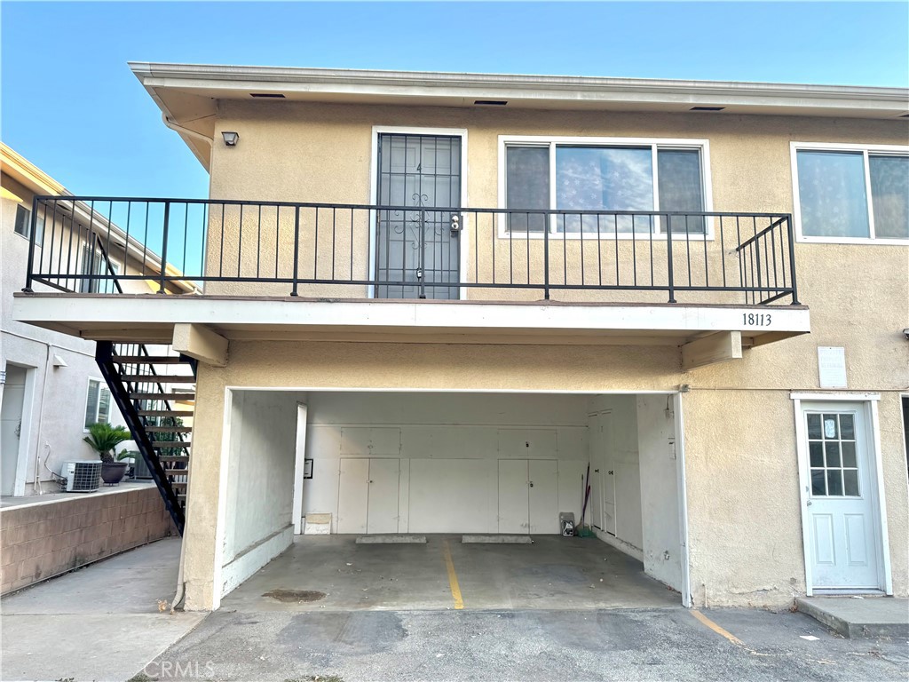 Great location! This newly renovated 2-bedroom, 1-bathroom apartment features brand new hardwood floors, freshly painted walls, and an open-plan living area filled with natural light from large windows. Enjoy convenient access to restaurants, grocery stores like: Costco, Target, Walgreens, shopping mall, schools, and parks. Along with easy access to the 605 freeway. The apartment includes a community swimming pool.