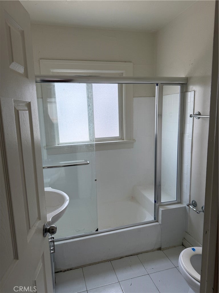 1017 W 73rd