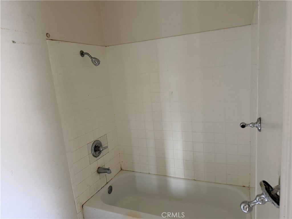 1017 W 73rd