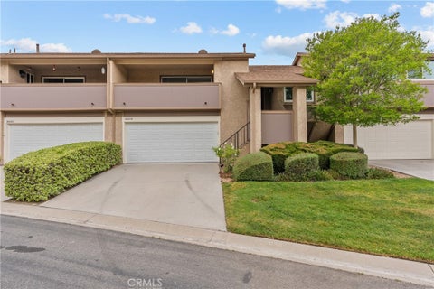 Photo of 20038 Avenue Of The Oaks, Newhall, CA 91321 (MLS # SR26154320)
