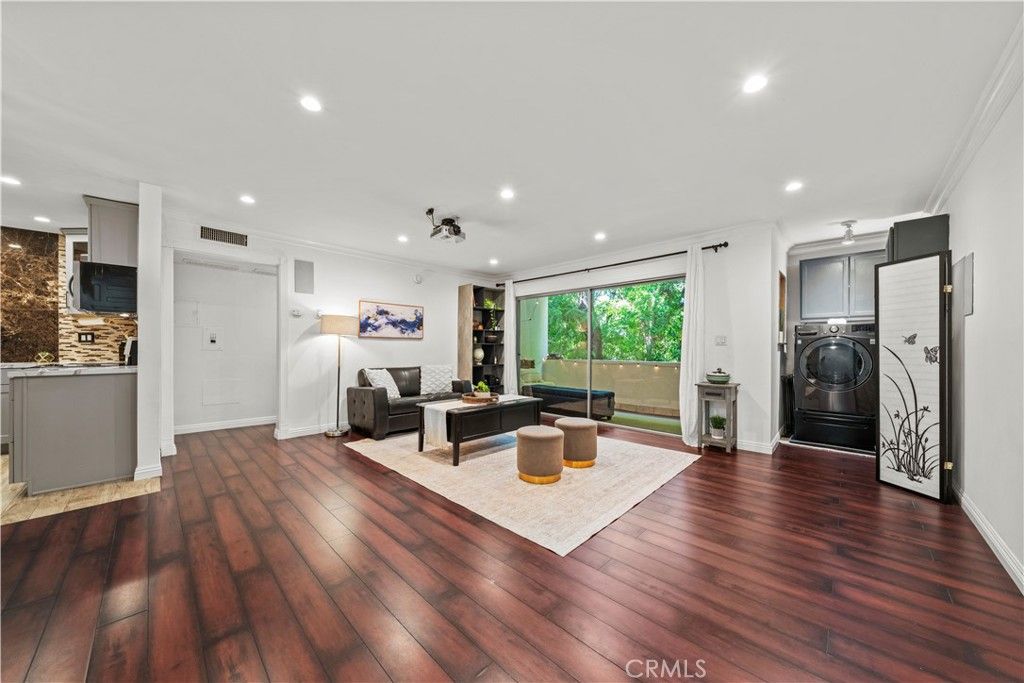 Photo of 5215 Balboa Boulevard #203, Encino, CA 91316 (MLS # SR25168309)
