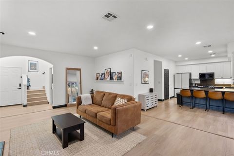 13372 Hyland Sylmar CA 91342