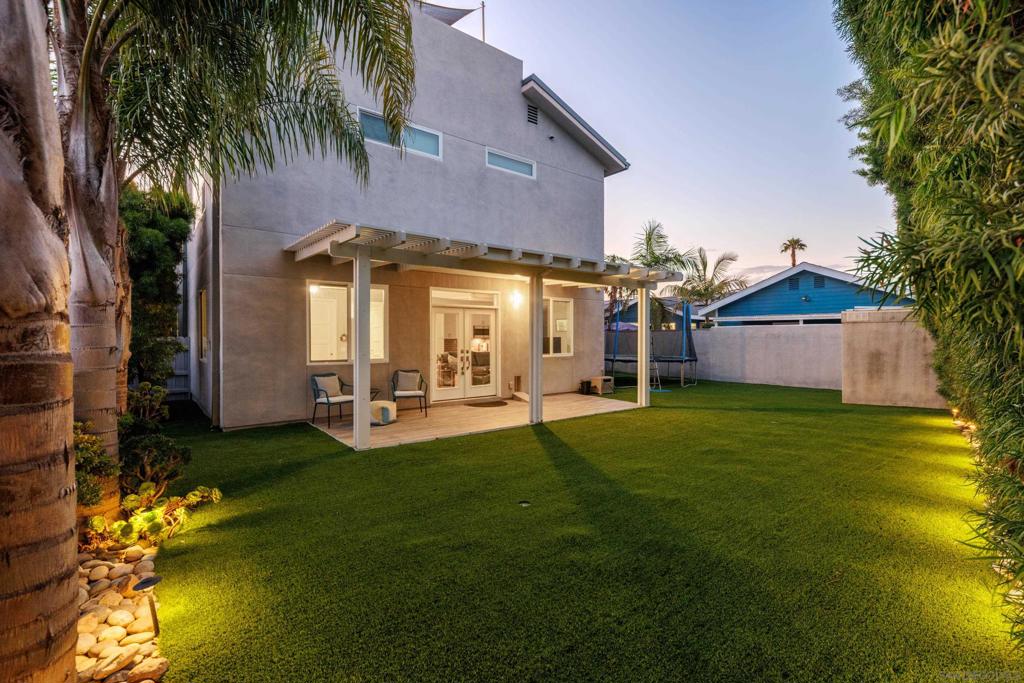 2743 Mesa Dr