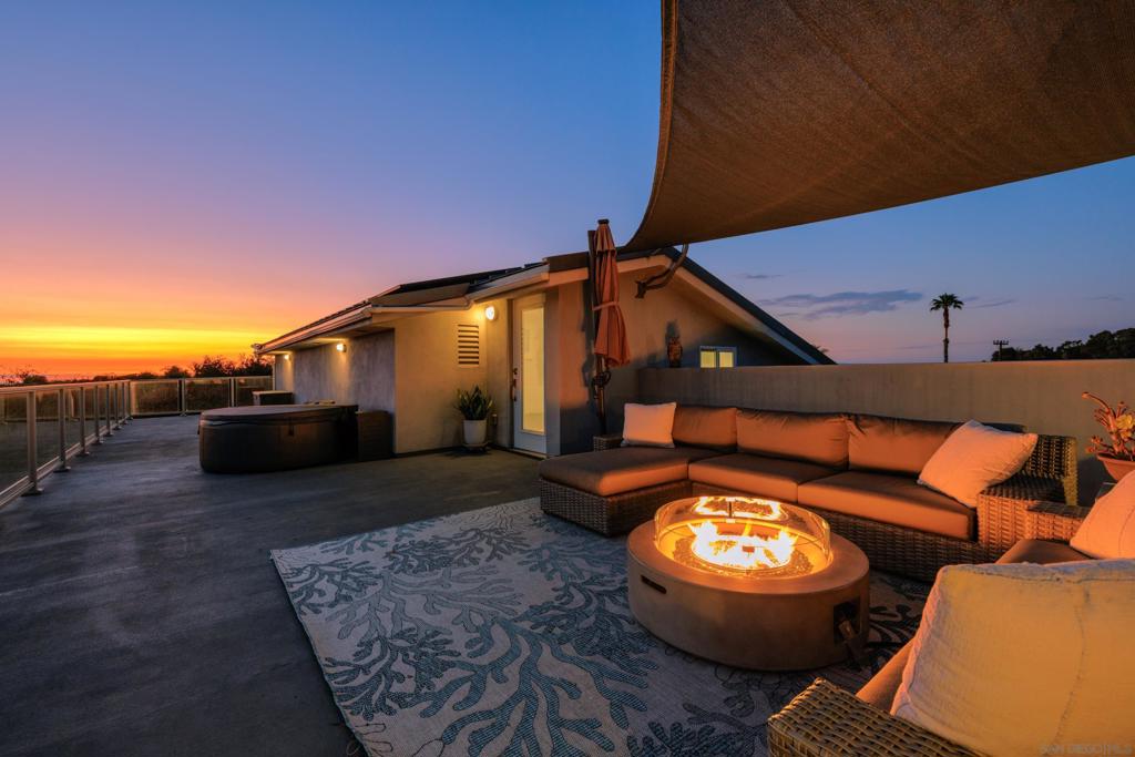 2743 Mesa Dr