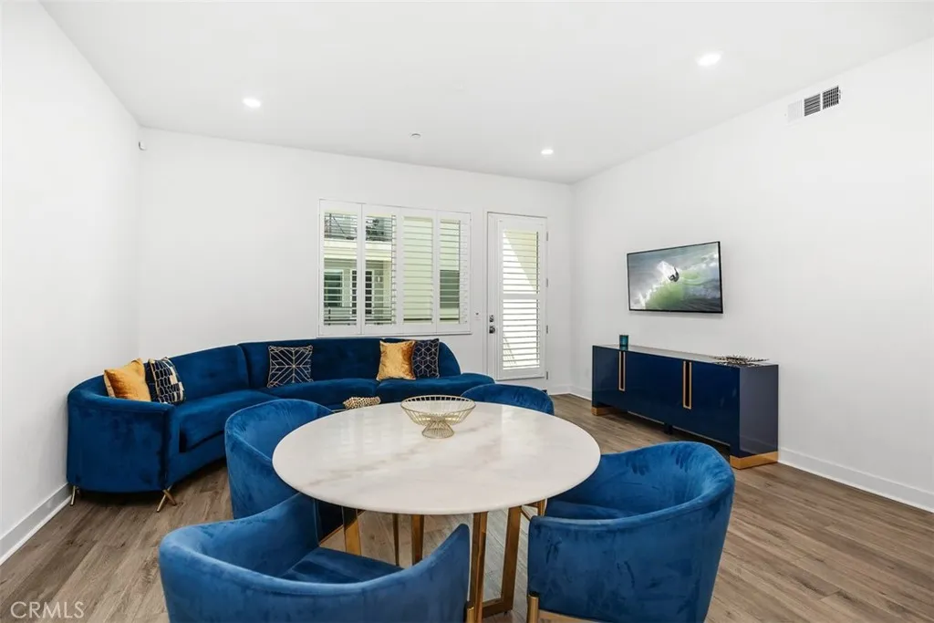 Irvine, California 92618, United States, 1 Bedroom Bedrooms, ,1 BathroomBathrooms,Residential,Active,207711