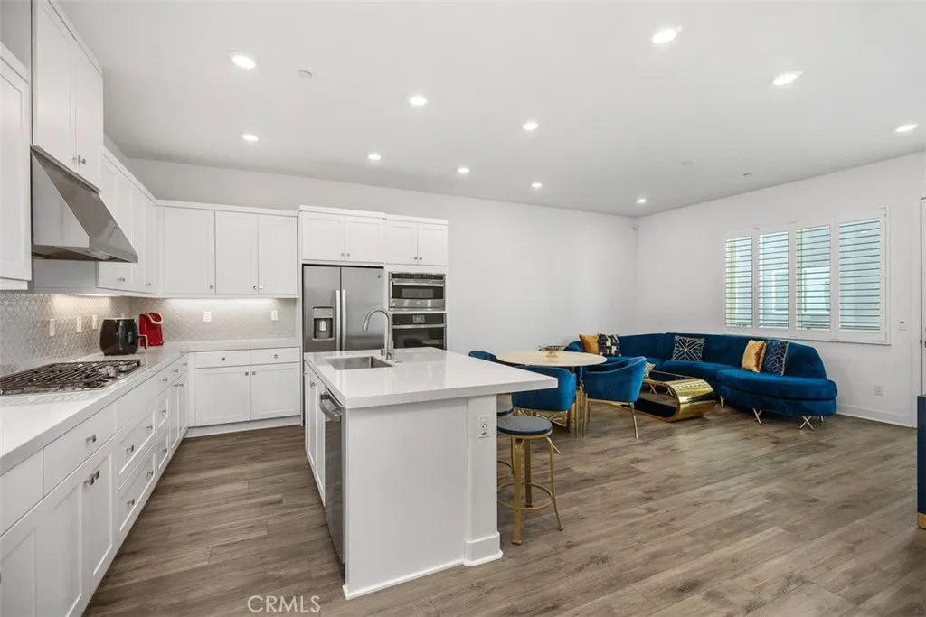 Irvine, California 92618, United States, 1 Bedroom Bedrooms, ,1 BathroomBathrooms,Residential,Active,207711