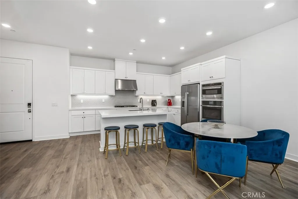 Irvine, California 92618, United States, 1 Bedroom Bedrooms, ,1 BathroomBathrooms,Residential,Active,207711