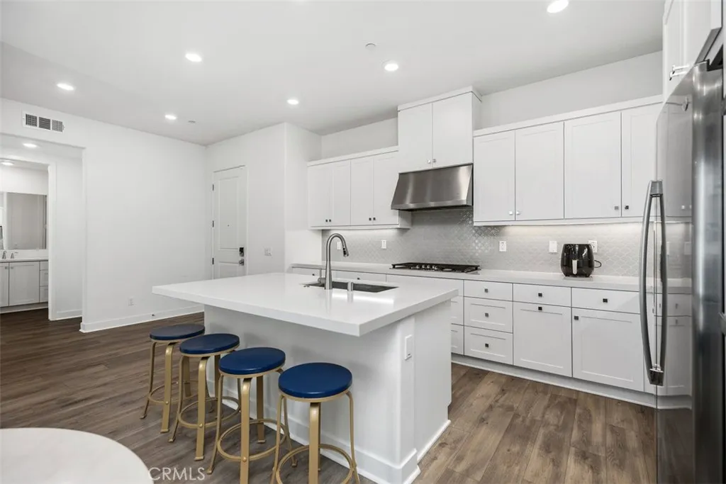 Irvine, California 92618, United States, 1 Bedroom Bedrooms, ,1 BathroomBathrooms,Residential,Active,207711