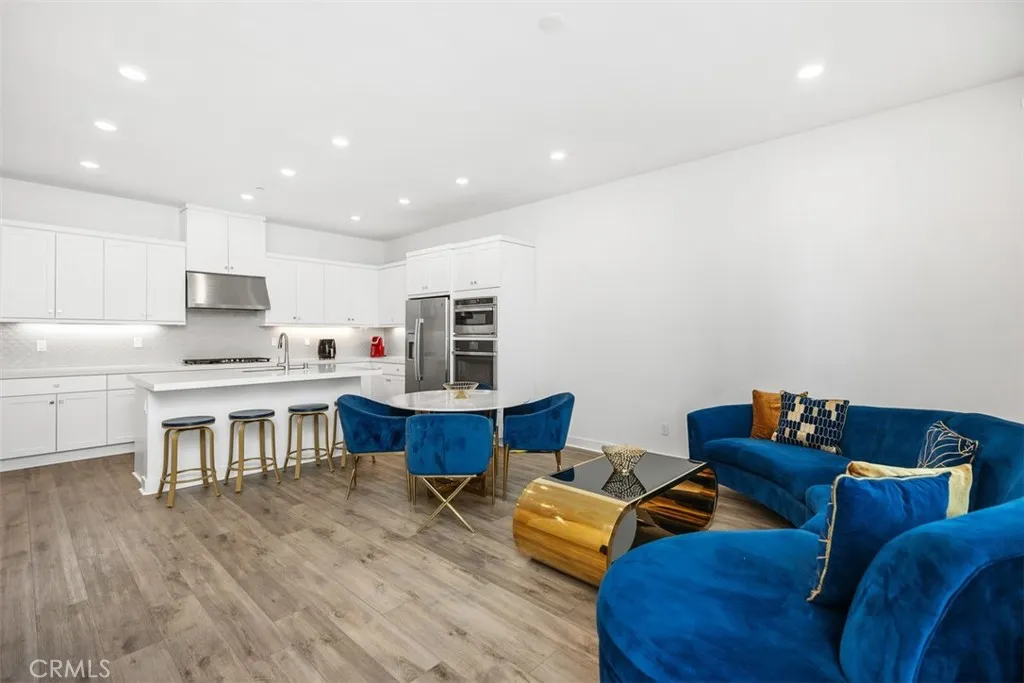 Irvine, California 92618, United States, 1 Bedroom Bedrooms, ,1 BathroomBathrooms,Residential,Active,207711