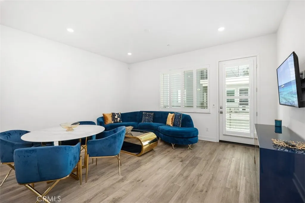 Irvine, California 92618, United States, 1 Bedroom Bedrooms, ,1 BathroomBathrooms,Residential,Active,207711