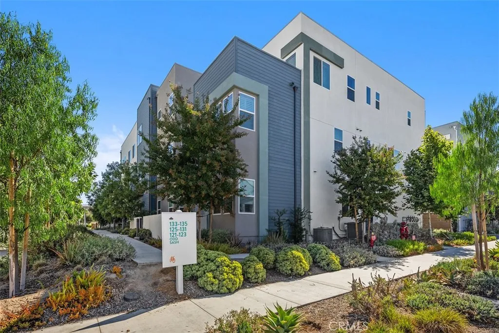 Irvine, California 92618, United States, 1 Bedroom Bedrooms, ,1 BathroomBathrooms,Residential,Active,207711