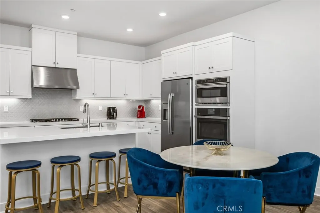 Irvine, California 92618, United States, 1 Bedroom Bedrooms, ,1 BathroomBathrooms,Residential,Active,207711