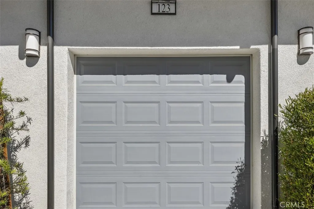 Irvine, California 92618, United States, 1 Bedroom Bedrooms, ,1 BathroomBathrooms,Residential,Active,207711