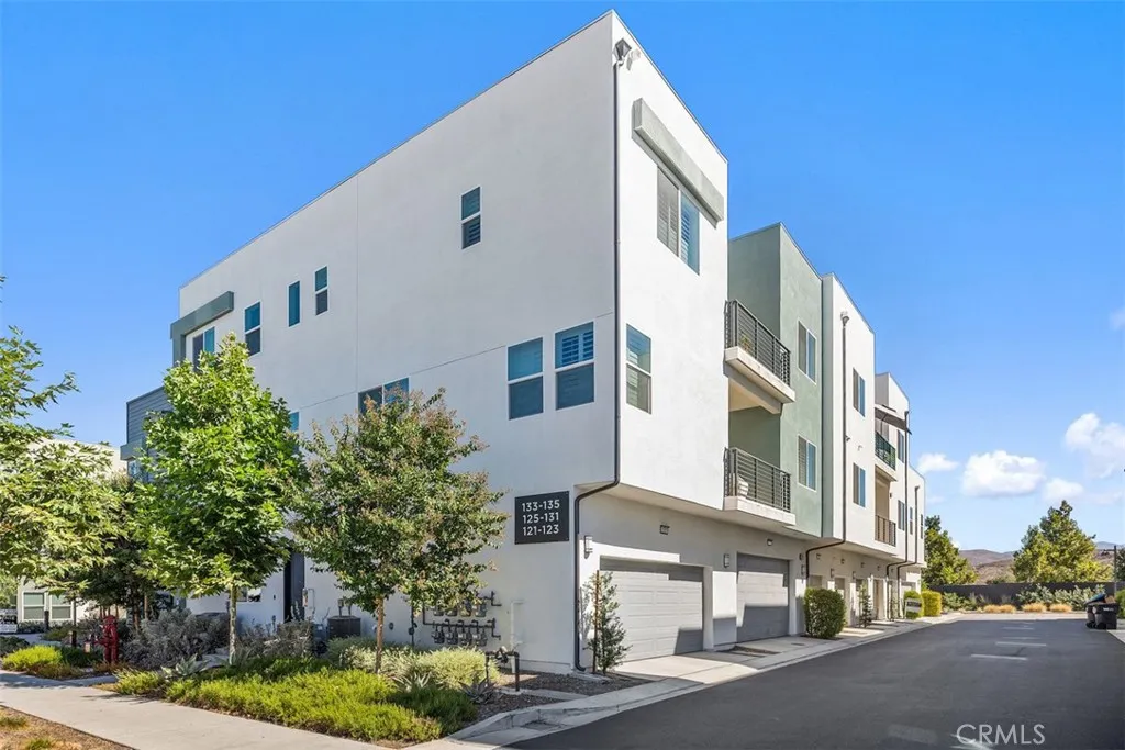 Irvine, California 92618, United States, 1 Bedroom Bedrooms, ,1 BathroomBathrooms,Residential,Active,207711