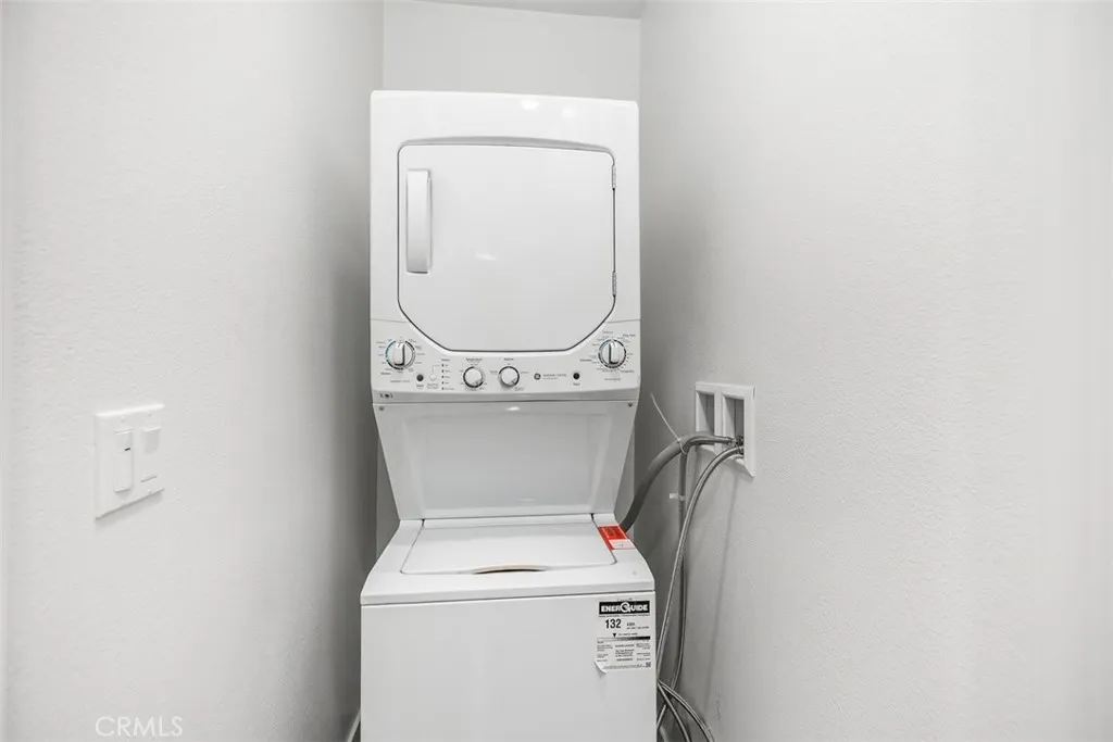 Irvine, California 92618, United States, 1 Bedroom Bedrooms, ,1 BathroomBathrooms,Residential,Active,207711