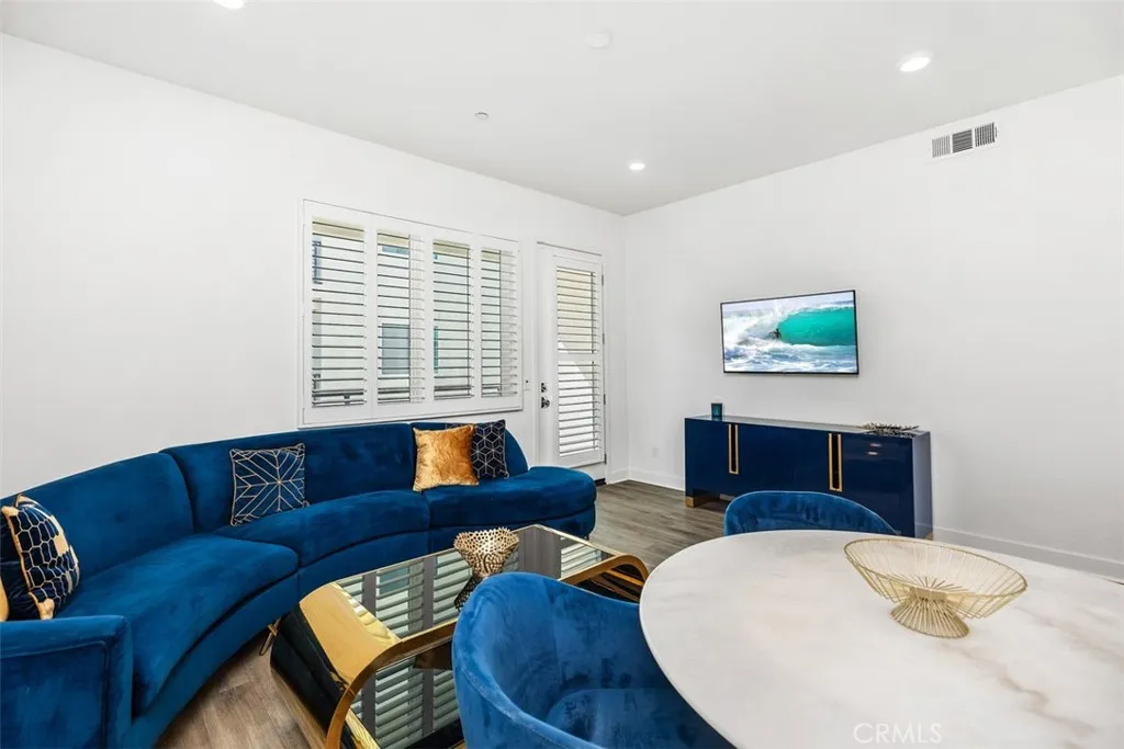 Irvine, California 92618, United States, 1 Bedroom Bedrooms, ,1 BathroomBathrooms,Residential,Active,207711