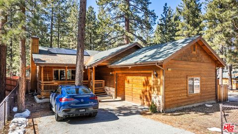 Photo of 416 Mountainaire Lane, Big Bear, CA 92315 (MLS # 26857063)