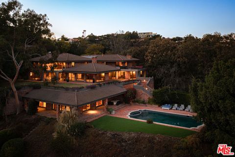 10694 Somma Way Los Angeles CA 90077
