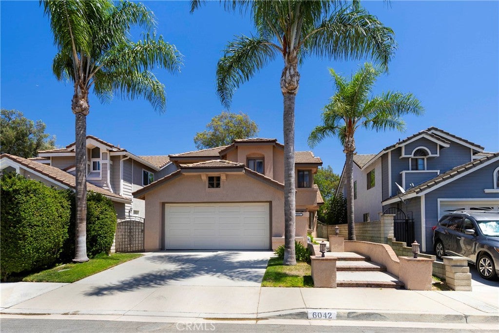 6042 Crestmont DR
