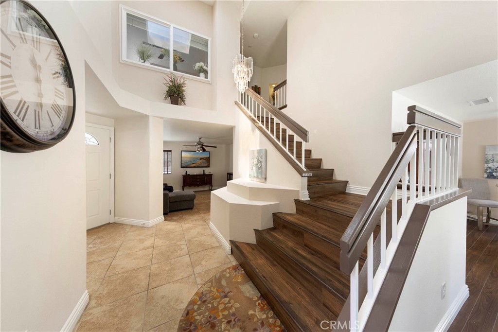 6042 Crestmont