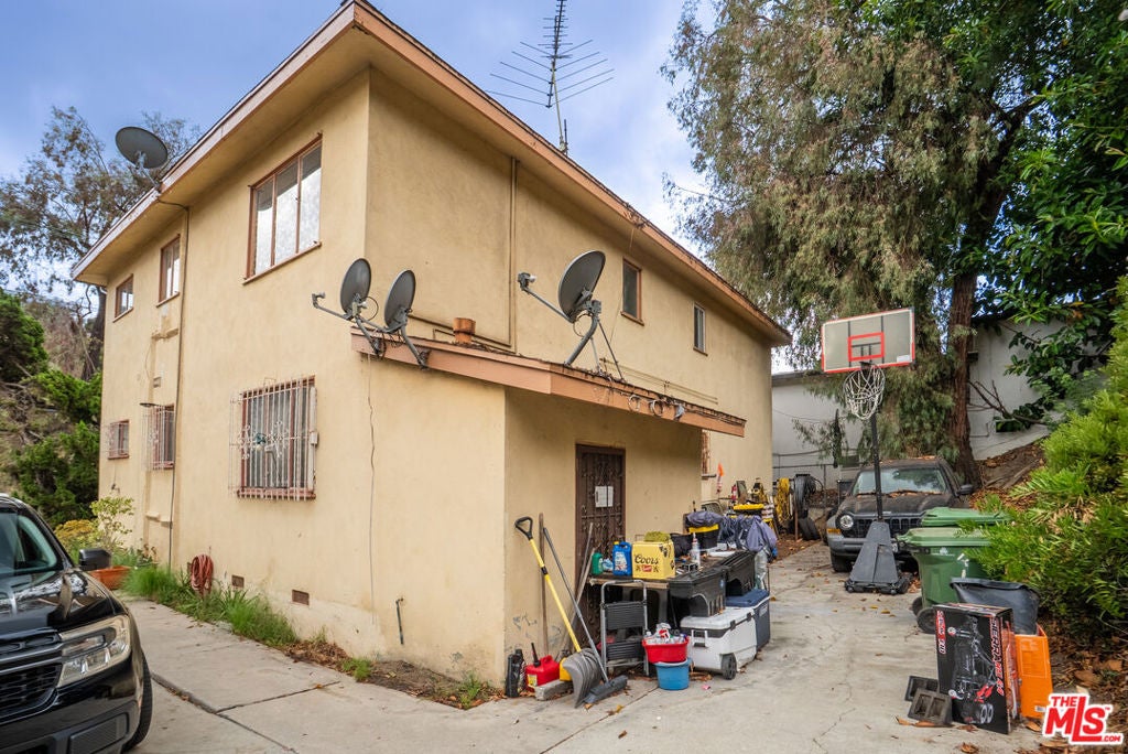 4143 Don Tomaso Drive 1
