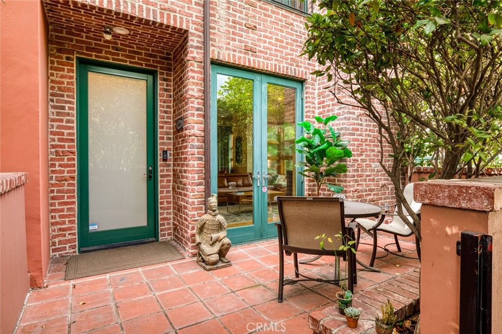 Photo of 2323 S Beverly Glen Blvd, Los Angeles, CA 90064 (MLS # PW25239954)
