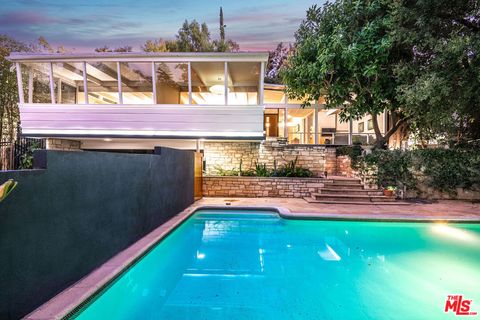 Photo of 14322 Valley Vista Boulevard, Sherman Oaks, CA 91423 (MLS # 25626851)