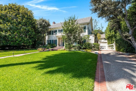 Photo of 809 N Bedford Drive, Beverly Hills, CA 90210 (MLS # 26864611)