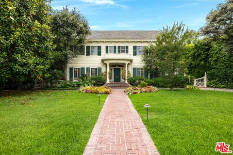 Photo of 809 N Bedford Drive, Beverly Hills, CA 90210 (MLS # 26864611)