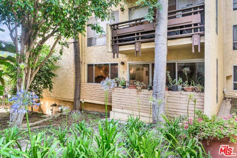 Photo of 5600 Kensington Way #3, Culver City, CA 90230 (MLS # 26837089)