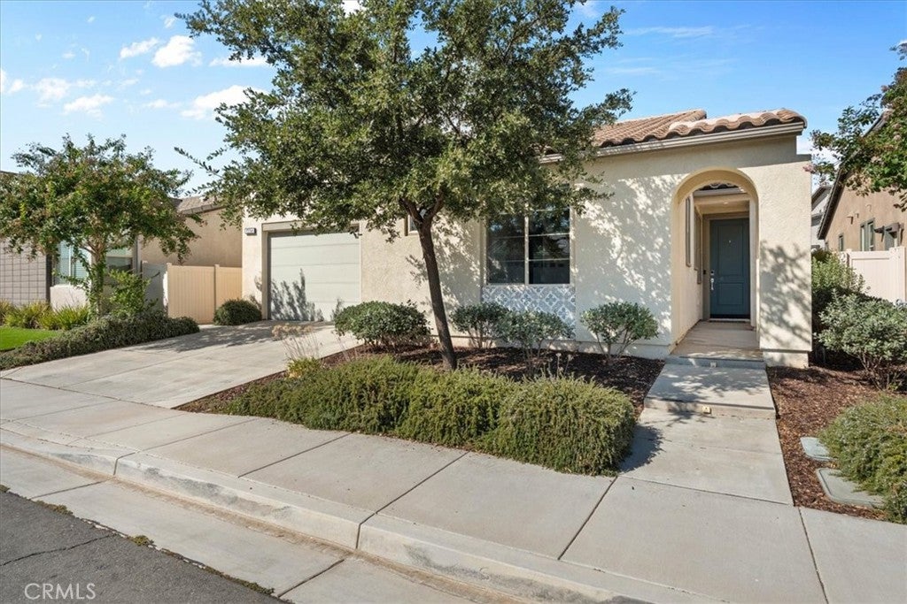 1556 Village Green