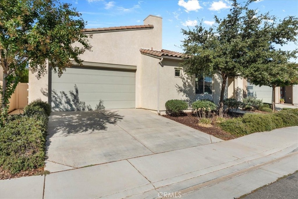 1556 Village Green