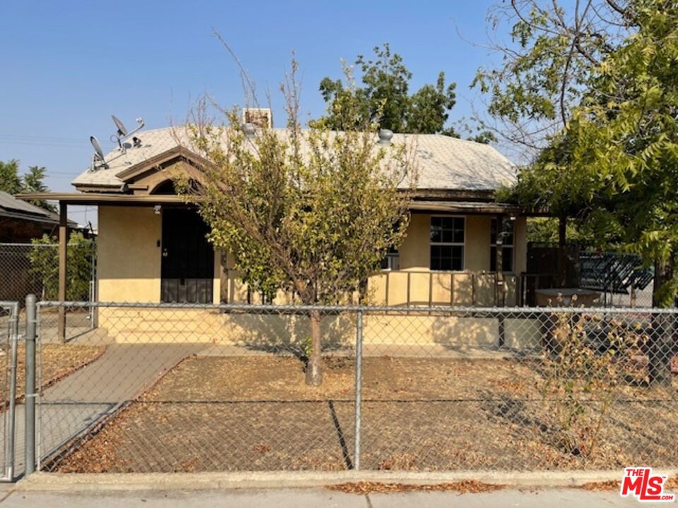 Welcome to this light and bright open floor plan single family home in central downtown location. This lovely home features a large open kitchen, separate laundry/utility room, 3 spacious bedrooms w/ lots of closet space. Situated on a large corner lot w/ additional side entry gate. Huge covered patio perfect for entertaining and large separate storage room suitable for home workshop. Perfect central location close to shopping, dining & every convenience plus an easy commute. Must have good credit w/verifiable income & rental history & pass complete background check. Must make 3 times the rental amount. No smoking. No cosigners & must carry renters insurance.