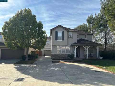 Photo of 518 silver maple dr Dr, Hercules, CA 94564 (MLS # 41122714)