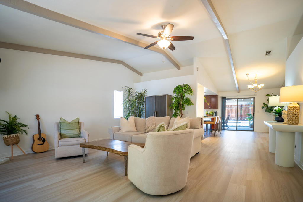 53915 Avenida Villa