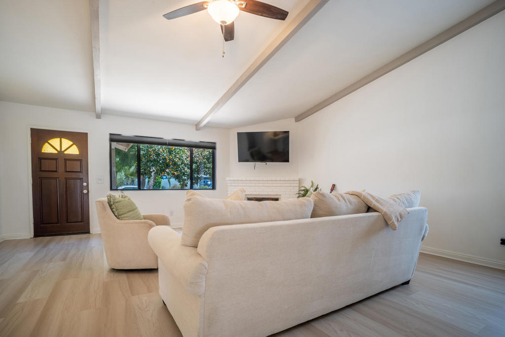 53915 Avenida Villa