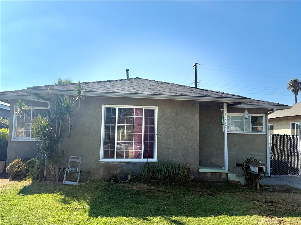 Discover the potential of this 3-bedroom, 2-bath home located in the heart of Pico Rivera.
Offering a spacious layout that’s ready for your personal touch, this property is perfect for those looking to customize their dream home.
Enjoy both a front yard and a generous backyard—ideal for gatherings, gardening, or future outdoor projects. The driveway accommodates up to three vehicles, and the detached garage offers exciting ADU conversion potential (buyer to verify with city).
Schools: Near El Rancho High School (rated 7/10 on GreatSchools), Rivera Middle School and Birney Elementary .
Shopping & Dining: Minutes from Pico Rivera Towne Center, with major retailers, grocery stores, and popular restaurants close by.
Convenience: Easy access to the 60 and 605 freeways for quick commutes.
With some TLC, this home can truly shine. Its location, school access, and future ADU potential make it a great opportunity for homeowners and investors alike. Property sold as is.