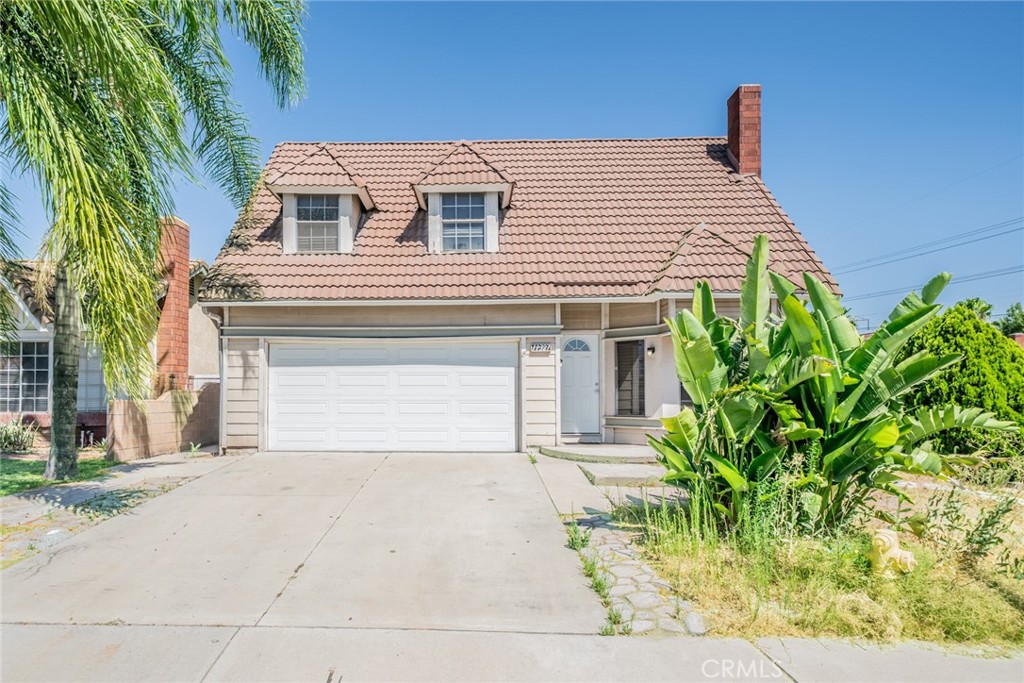 HOME LOCATED IN THE SOUTHRIDGE AREA, GOOD LOCATION CORNER LOT, WOOD FLOOR, TILE FLOOR.EASY ACCESS TO 10 FREEWAY.