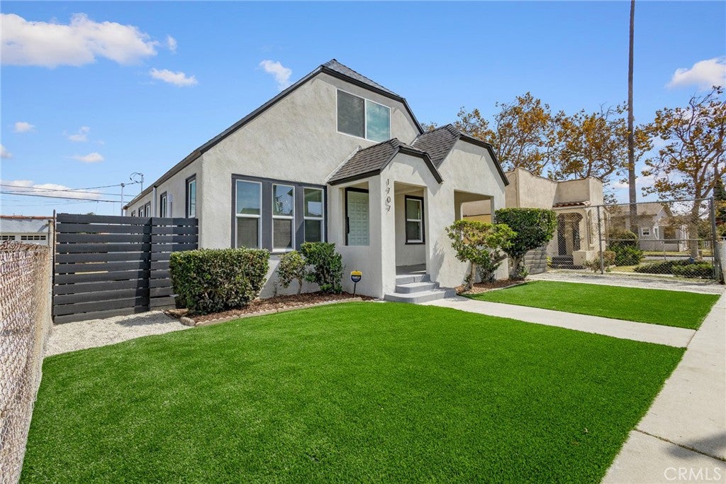 1707 W 65th Place