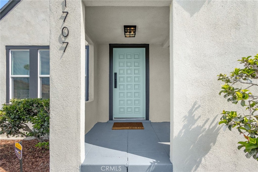 1707 W 65th Place
