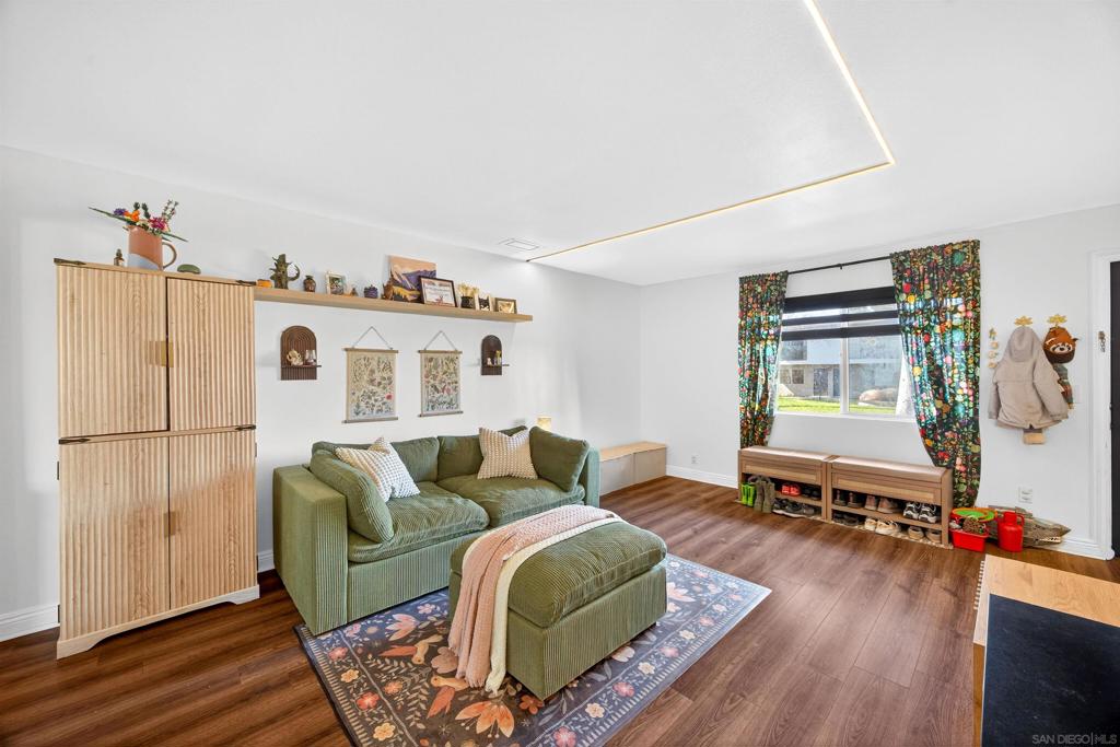 1045 Peach Ave 50