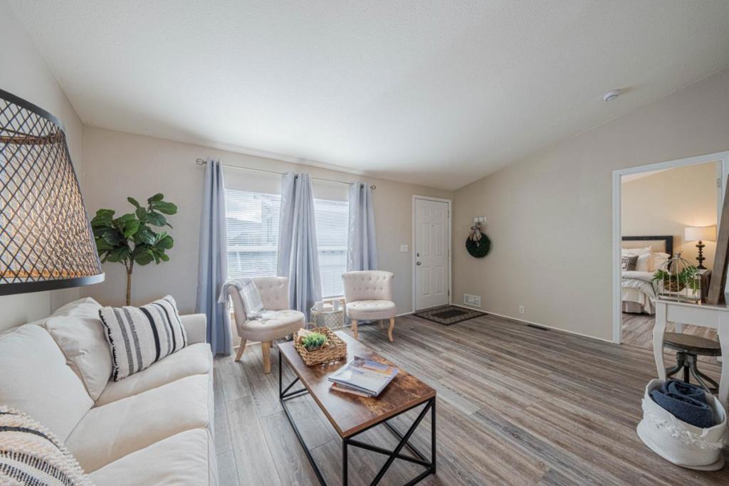 1206 La Salle Avenue