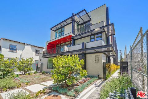 Photo of 1204 N Orange, West Hollywood, CA 90046 (MLS # 25568911)