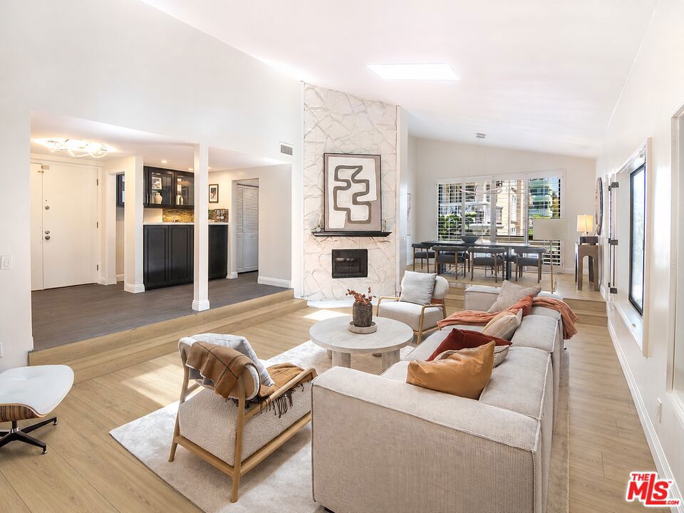 1434 Greenfield Avenue 303