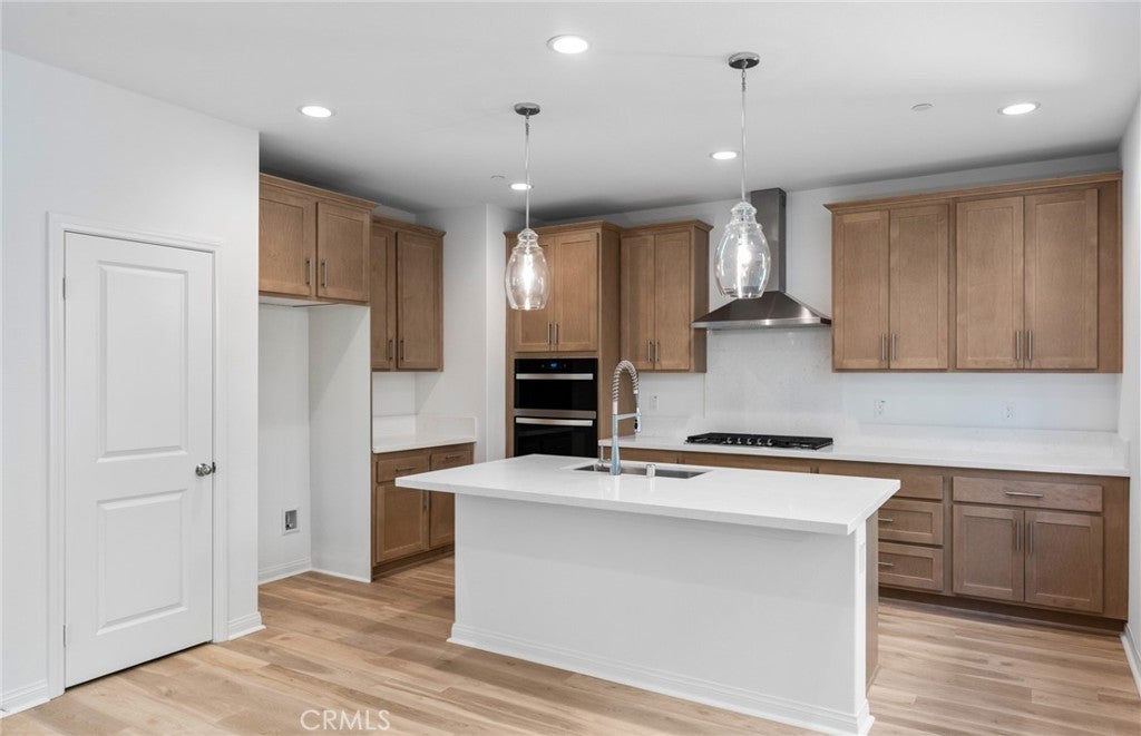 4244 East Flutter Privado