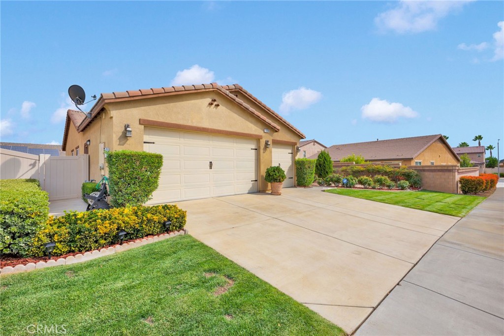 1320 Acanthus Ln.