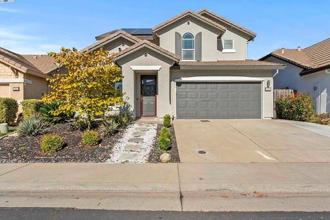 Photo of 309 Aspen Ct Ct, Roseville, CA 95678 (MLS # 41116803)