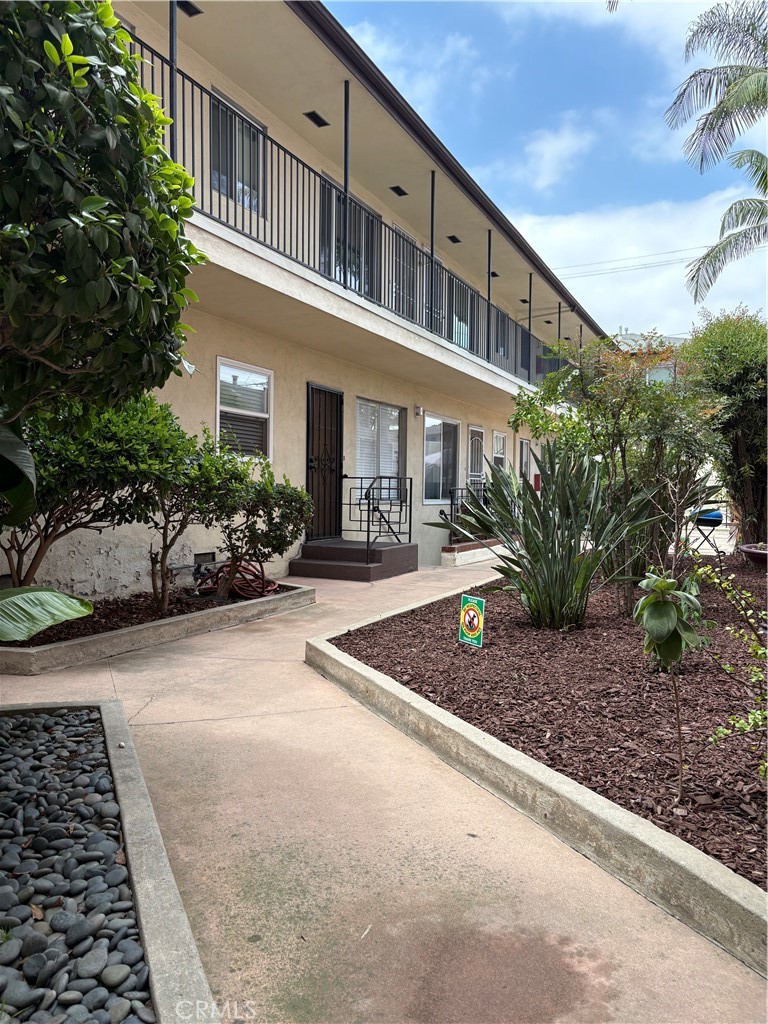 1015 E Ocean Boulevard 12