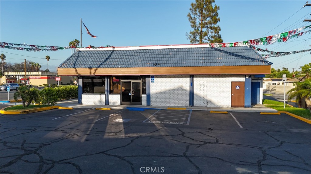 201 W Foothill Boulevard